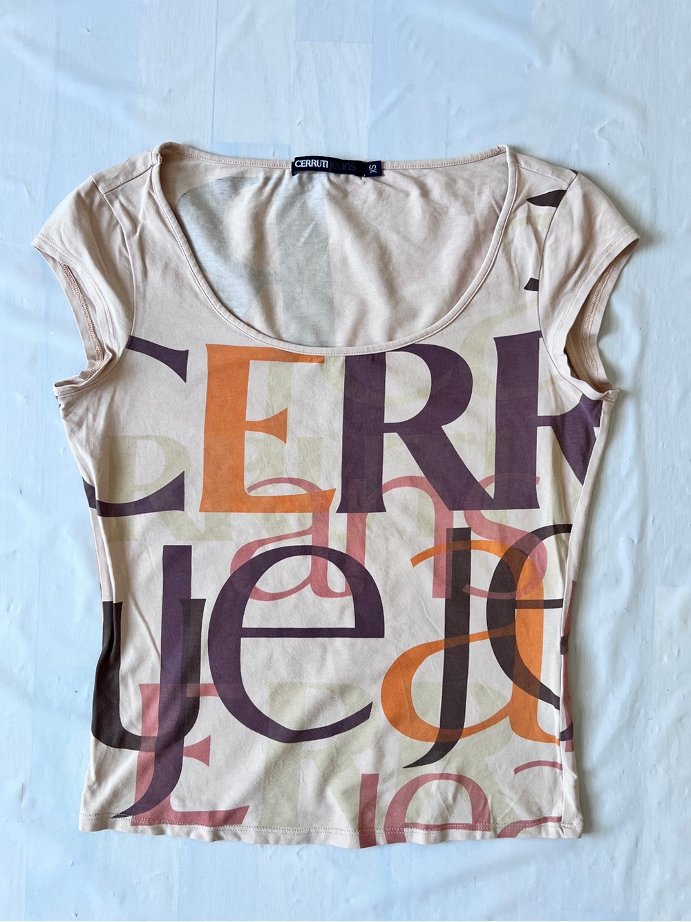 Vintage Cerruti Jeans abstract typographic tee shirt slim peach color base XS